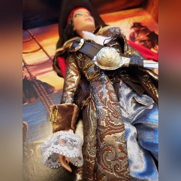 Collector's Gold Label 2007 "Pirate Barbie" - New w/ Certificate of Authenticity - Picture 5 of 15